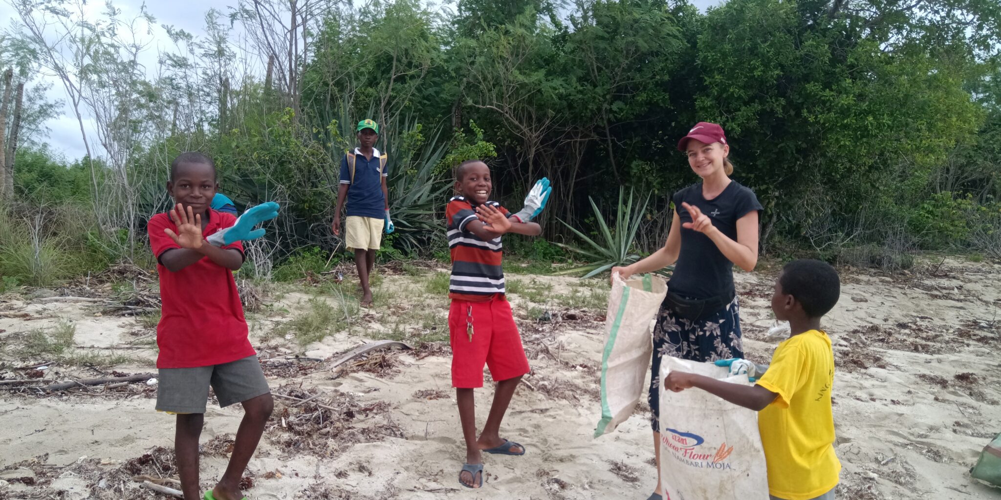 Eco-Friendly Diving - Eco2 Diving Organises Beach Clean-up with Locals